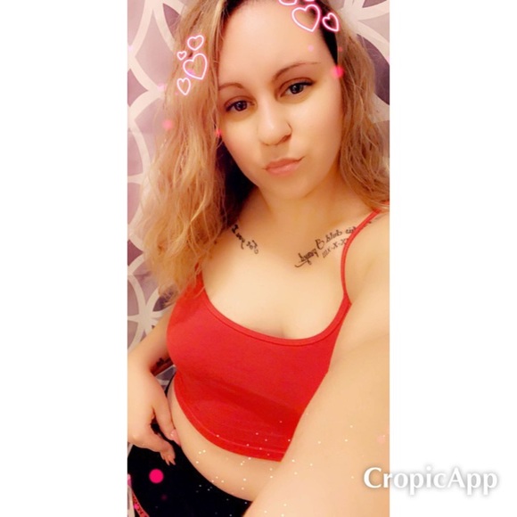 I’m Jasmine, new at this meet the posher thing😂 - Picture 3 of 4